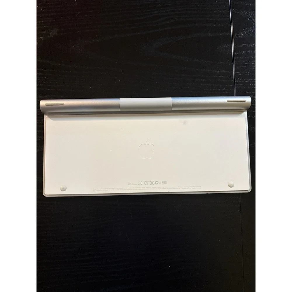 Apple A1314 MC184LL/B Wireless Bluetooth Keyboard PLEASE READ‎ NOTES!!